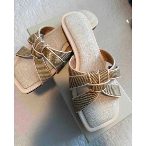Shoes - beige sandals